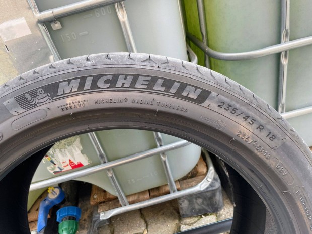 Michelin e-primacy 235/45 R18 nyri gumi szett