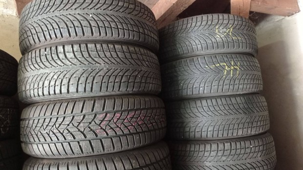 Michelin és Good Year jó állapotú használt 235/65/17 téligumi