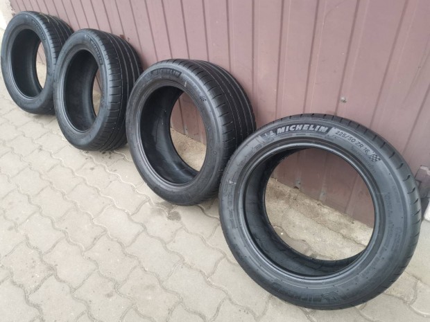 Michelin pilot sport4 k�tsz�les garnit�ra elad�. 
