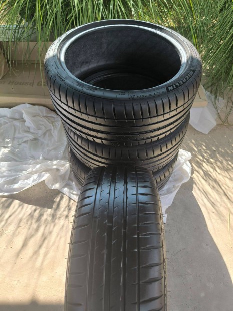 Michelin pilot sport 4 225/40 zr 18 nyrigumi
