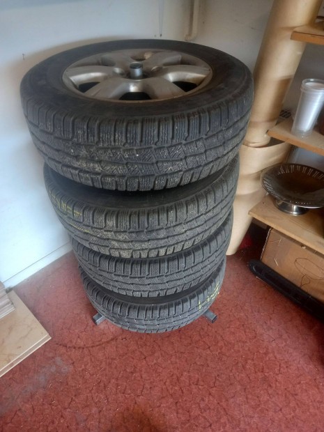 Michelin téli gumi 4 db könnyű fém felnivel