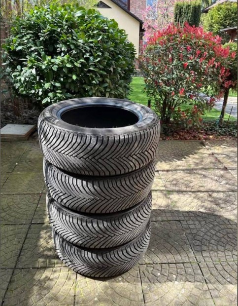Michelin téli gumi szett Alpin 7 215/55 R17 94V