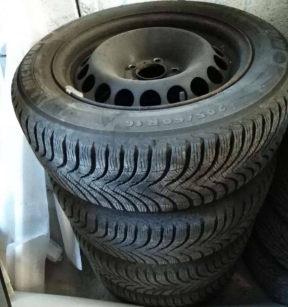Michelin téli gumik 205/60/R16 (Audi A4, 2011-es évjárat)
