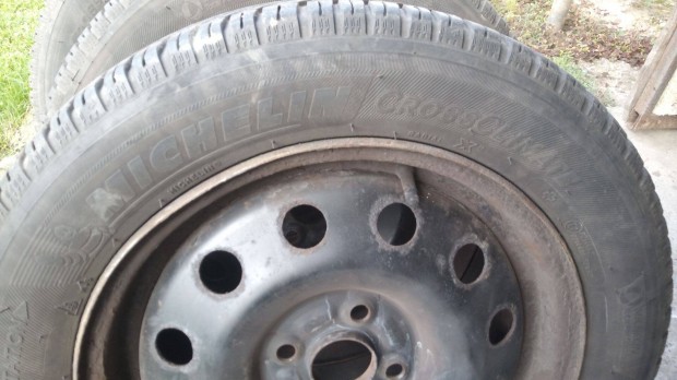 Michlen Crossclimate 185/60 R15 gumi Lemezfelnin