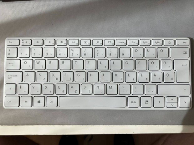 Microsoft Designer Compact Keyboard (HU) magyar kiosztssal