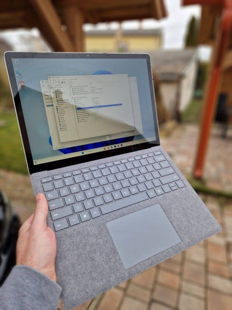 Microsoft Surface 3 , Model 1869 , laptop