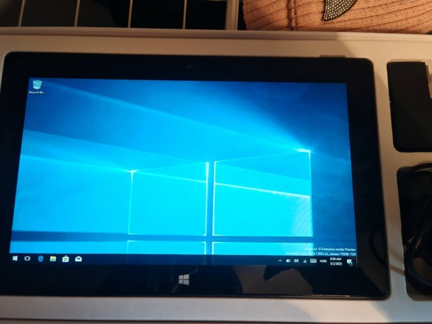 Microsoft Surface 64GB Win10