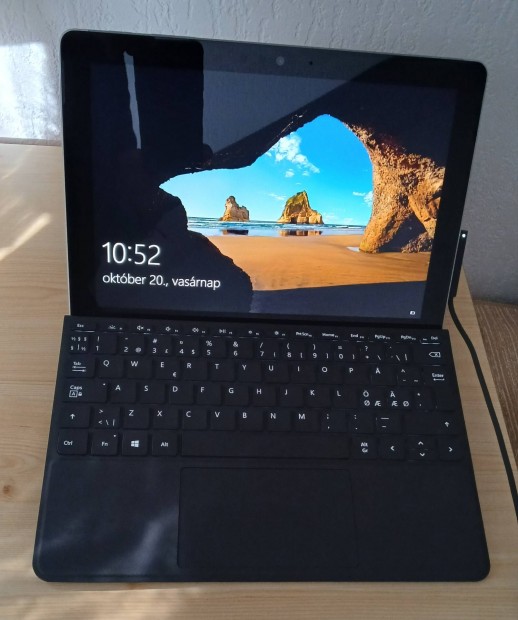 Microsoft Surface Go 2 laptop/tablet