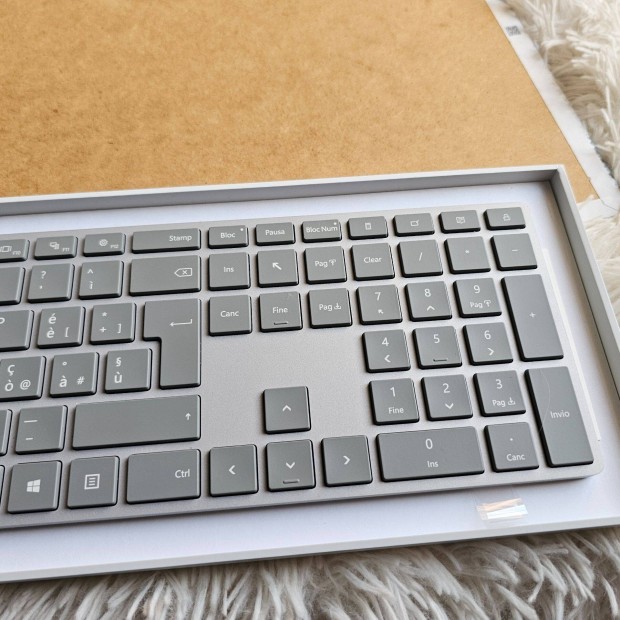 Microsoft Surface Keyboard teljesen új dobozos olasz