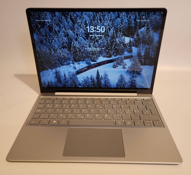 Microsoft Surface Laptop GO Core i5 1035G1 8/128GB Magyar Bill