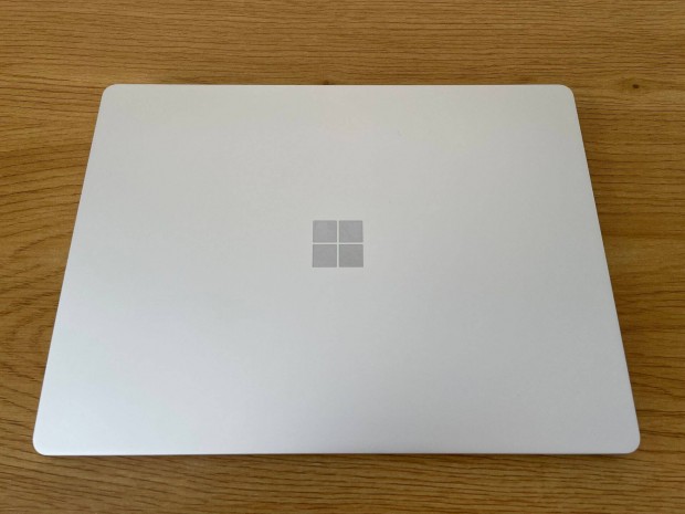 Microsoft Surface Laptop Go (i5-1035G1/8GB RAM/128GB SSD)