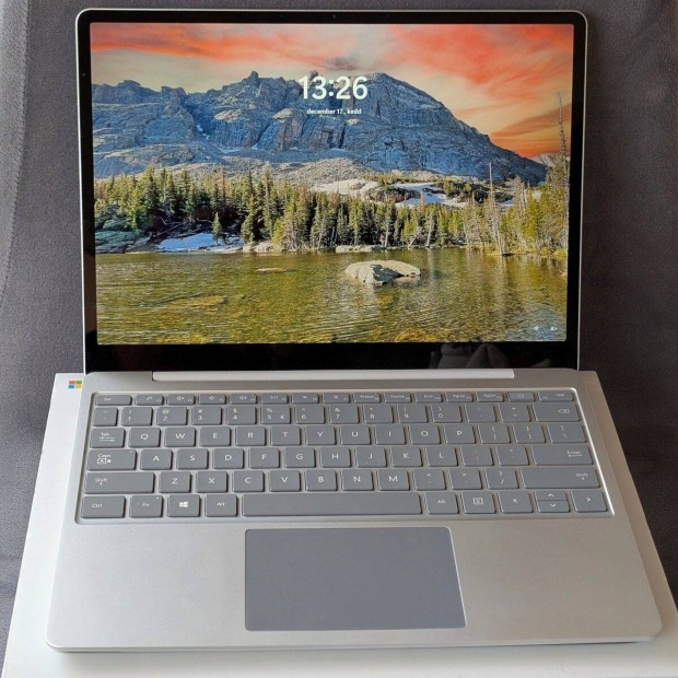 Microsoft Surface Laptop Go notebook elad