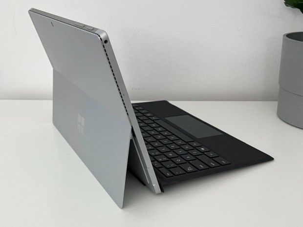 Microsoft Surface Pro 4 | i5-6300u | 8/256gb - Win11