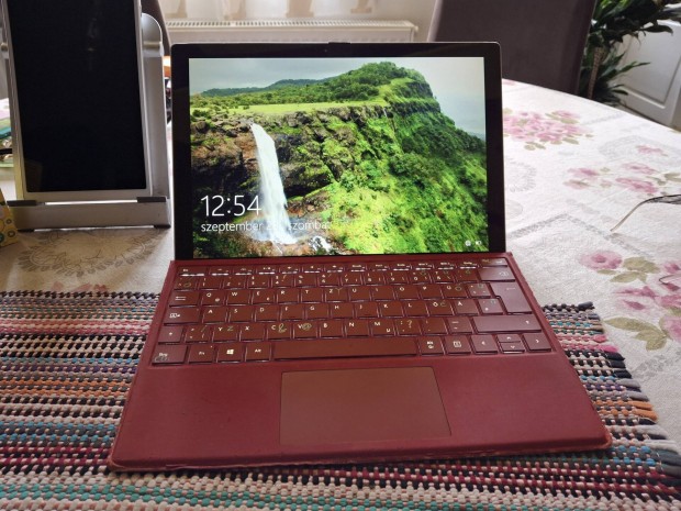 Microsoft Surface Pro 4 tablet laptop notebook