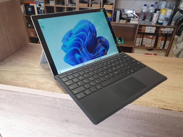 Microsoft Surface Pro 5 Core i5 tablet 2736*1824 felbonts Garancival