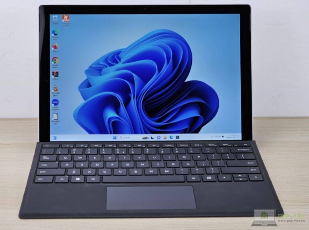 Microsoft Surface Pro 5 / Tablet laptop / i5-7300U / 8GB RAM / 256GB S