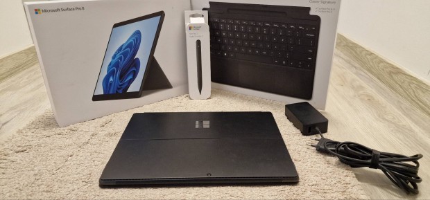 Microsoft Surface Pro 8 - i7, 16GB RAM, 1TB ssd. Billentyzet s toll