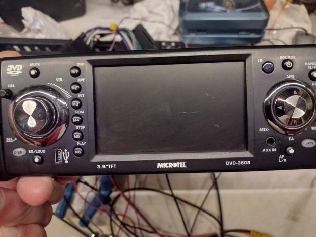 Microtel DVD-3608 1 DIN Fejegys�g