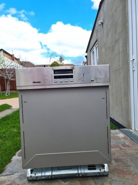 Miele A++ inox beépíthető 14 terítékes mosogatógép