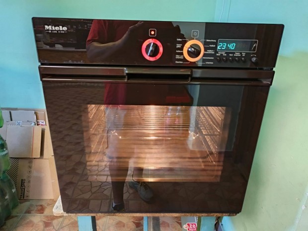 Miele De Luxe beépíthető sütő
