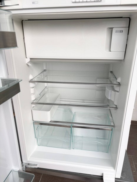 Miele beépíthető felül Fagyasztós kis hűtő eladó