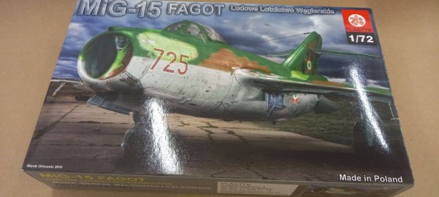 Mig-15 makett (magyar matrica)