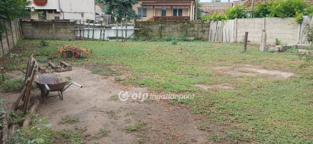 Mikep�rcsi elad� 302 nm-es telek