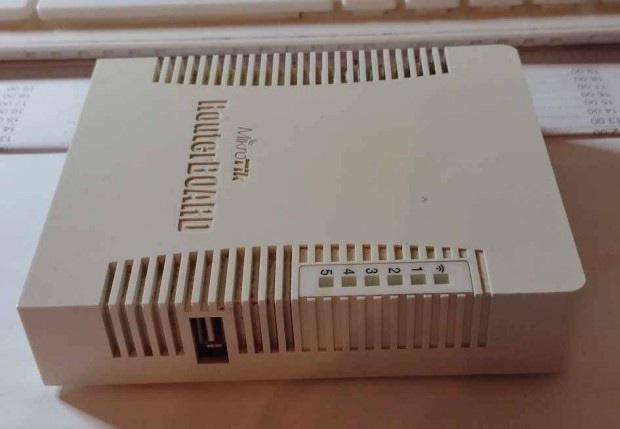 Mikrotik RB951Ui-2HnD router