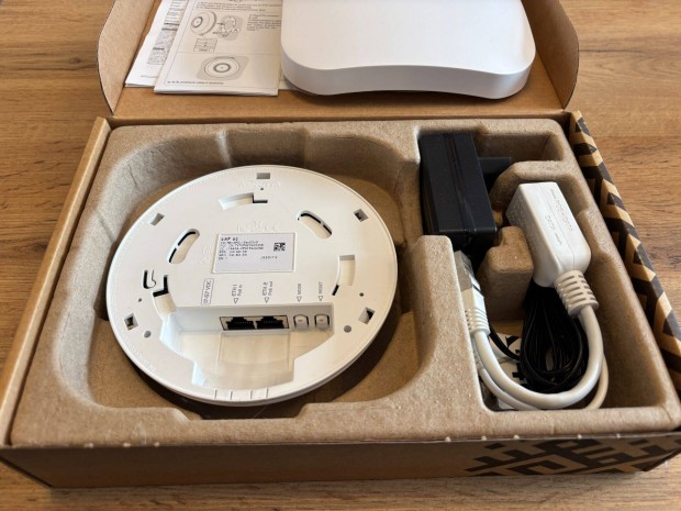 Mikrotik cAP ac WiFi AP, vezeték nélküli router Foxpost-tal