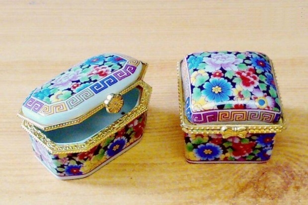 Millefiori kszeres szelencepr porcelnbl