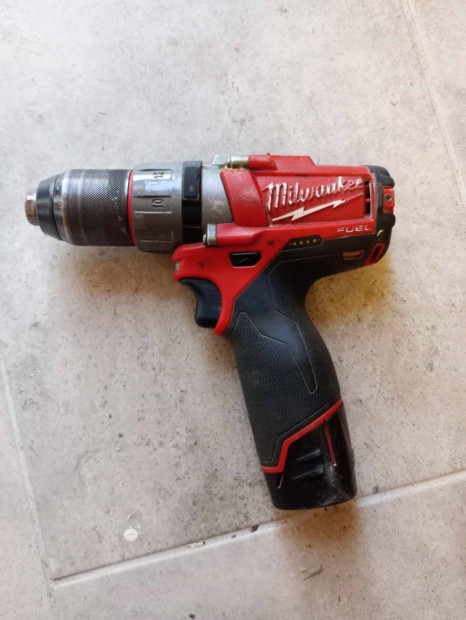 Milwaukee M12 CDD + 2 Ah akku