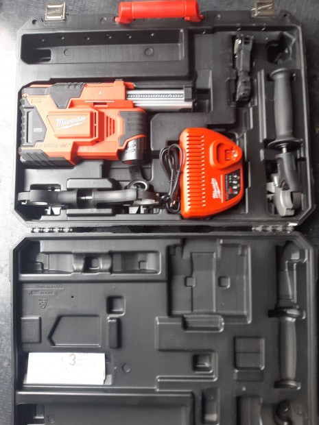 Milwaukee M12 porelszv feltt szerszmgphez