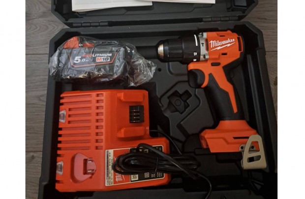 Milwaukee M18 Blpdrc akkus, szénkefe nélküli ütvefúró-csavarozó szett