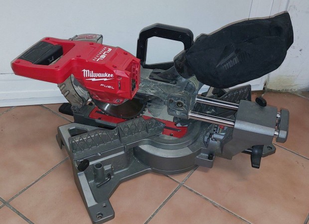 Milwaukee M18 FMS190-0 Akkumultoros Grvg Akkumultorokkal