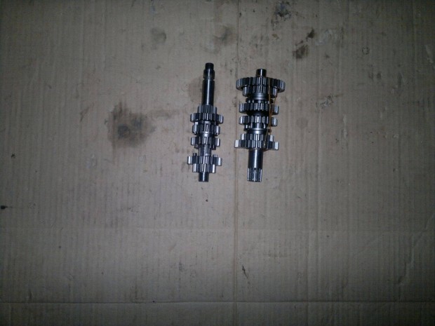 Minarelli am 6 uj sebess�gv�lto tengelyp�r