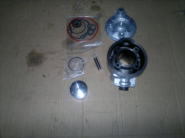 Minarelli am uj 70-es hengerszett,hengerfejjel