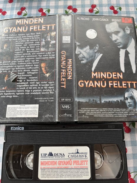 Minden gyanú felett vhs film