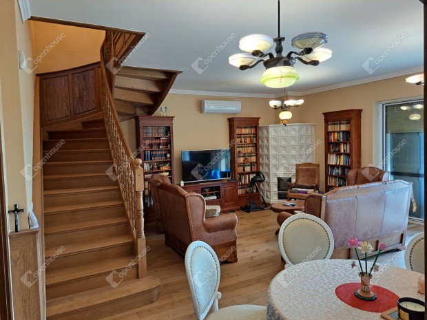 Minden ig�nyt kiel�g�t�, 5 szob�s csal�di h�z gar�zzsal elad�