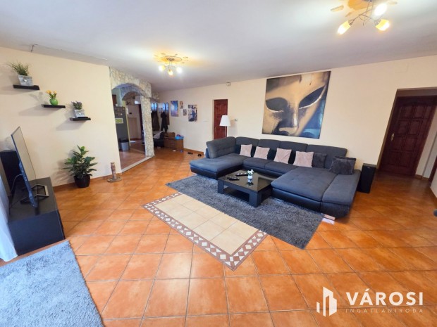 Minden ig�nyt kiel�g�t� csal�di h�z Szigethalmon