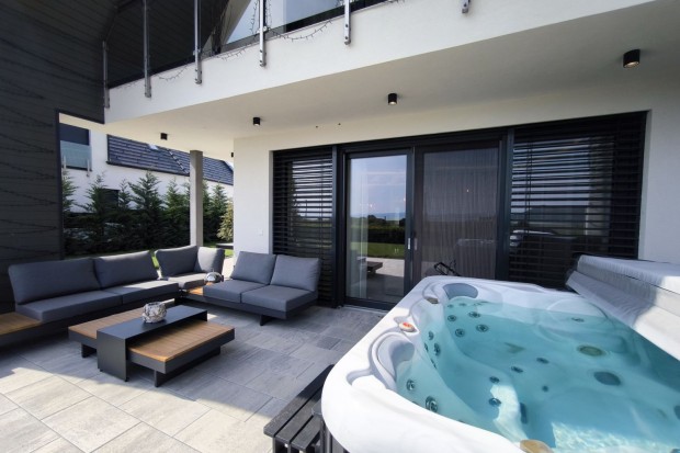 Minden reggel Balaton  �r�kpanor�m�s, pr�mium csal�di h�z Asz�f�n