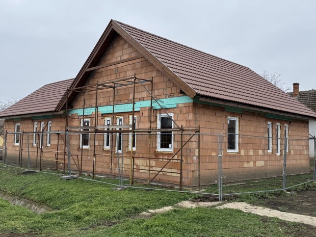 Mindszenten, Kecskemét és Szeged között társasházi kertkapcsolatos, új
