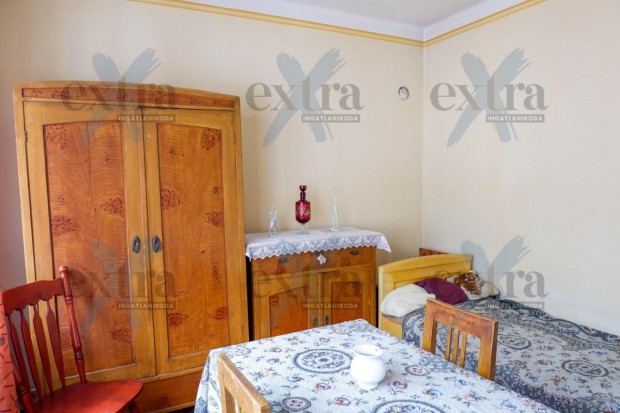 Mindszenten, belv�roshoz k�zel elad� k�tszintes csal�di h�z, nagy