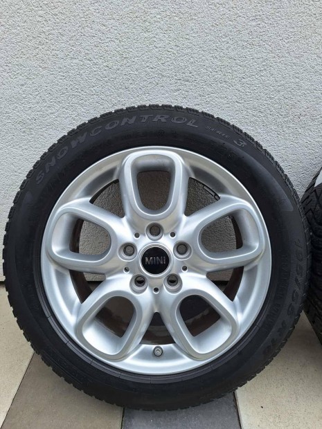 Mini 16 colos gyári felni téligumikkal