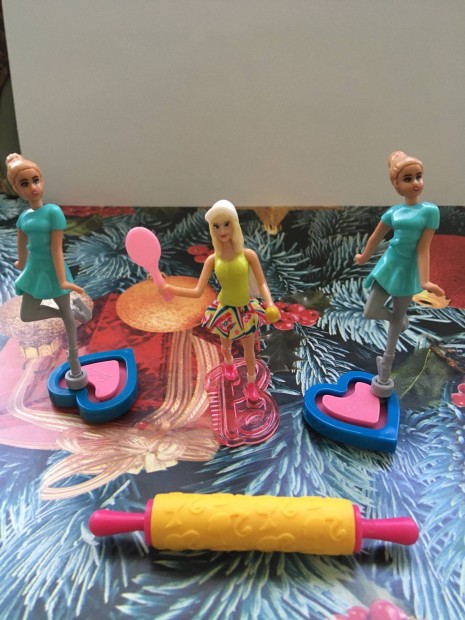 Mini Barbie figurk egyben elad