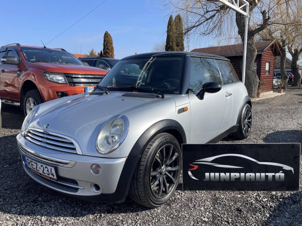 Mini Cooper 1.6 Eszttikus kisaut friss mszak...