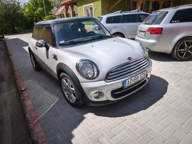 Mini Cooper Dízel, 108 ezer km, friss szervíz