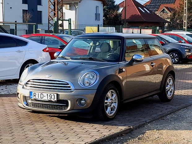 Mini Mini Cooper 1.6 D Vgigvezetett szervizkn...