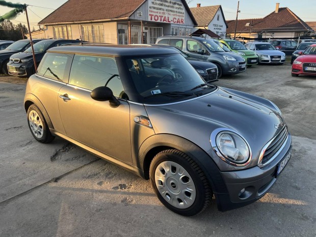 Mini Mini ONE 1.4 Szervizk�nyves