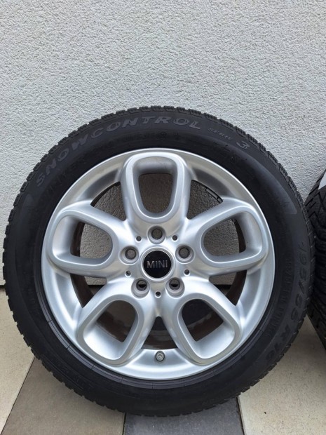 Mini gyri 16 colos felni tligumikkal s nyomsszenzorokkal