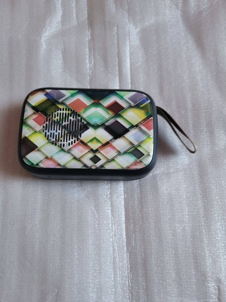 Mini hordozhat� MP3 hangsz�r�/lejatsz� USB + microsd (TF) bemenettel,